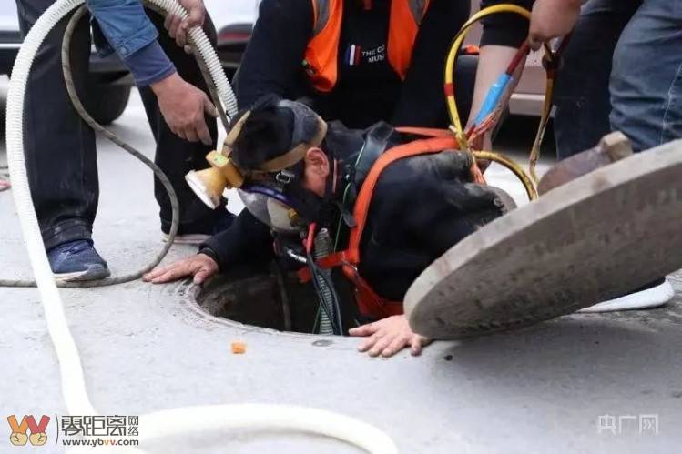 揪心！3岁男童不慎掉入下水道被冲走，失联超60小时，仍下落不明-2.jpeg