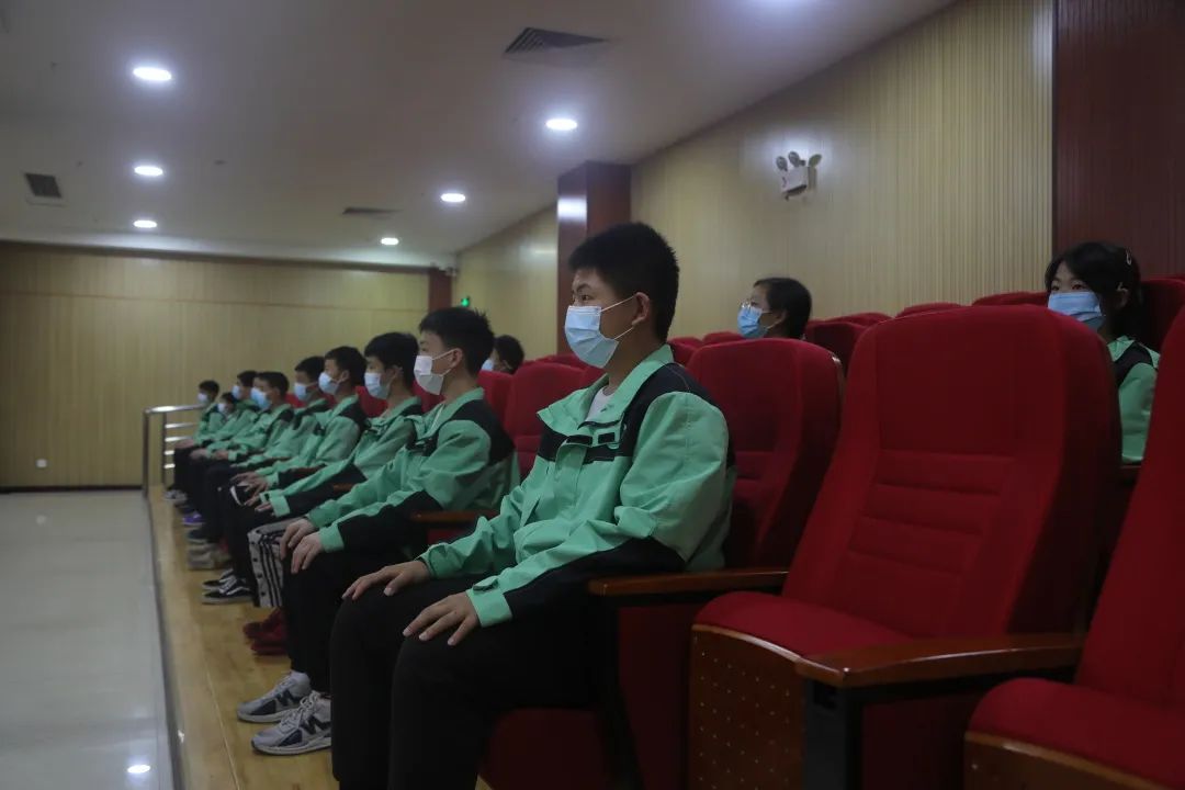 流水近1亿！宜宾冯某某帮诈骗团伙转移资金，已被...-4.jpg