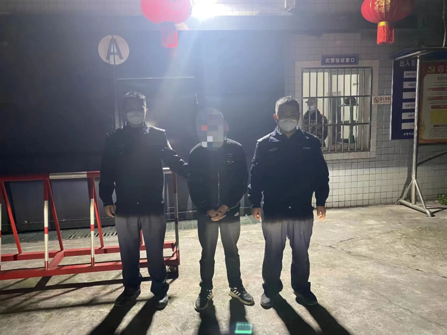 奇葩！宜宾男子到熟人家中盗窃，连裤儿都偷…-1.jpg