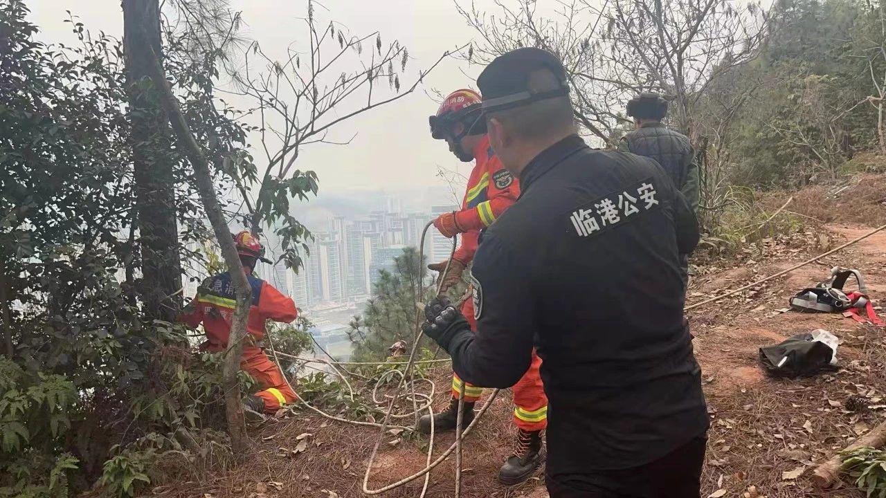 紧急！宜宾一男子被困龙头山，身体虚弱…-3.jpg