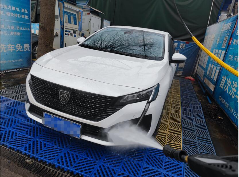 给爱车洗车，东风标致新408颜值真不错-2.jpg