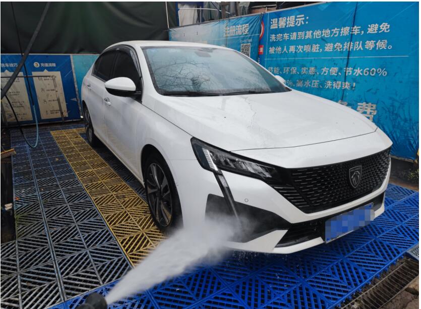 给爱车洗车，东风标致新408颜值真不错-3.jpg