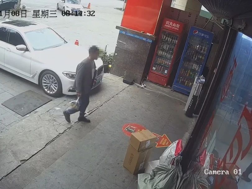 宜宾一男子捡到别人手机不还，用微信消费了2000多元…-3.jpg
