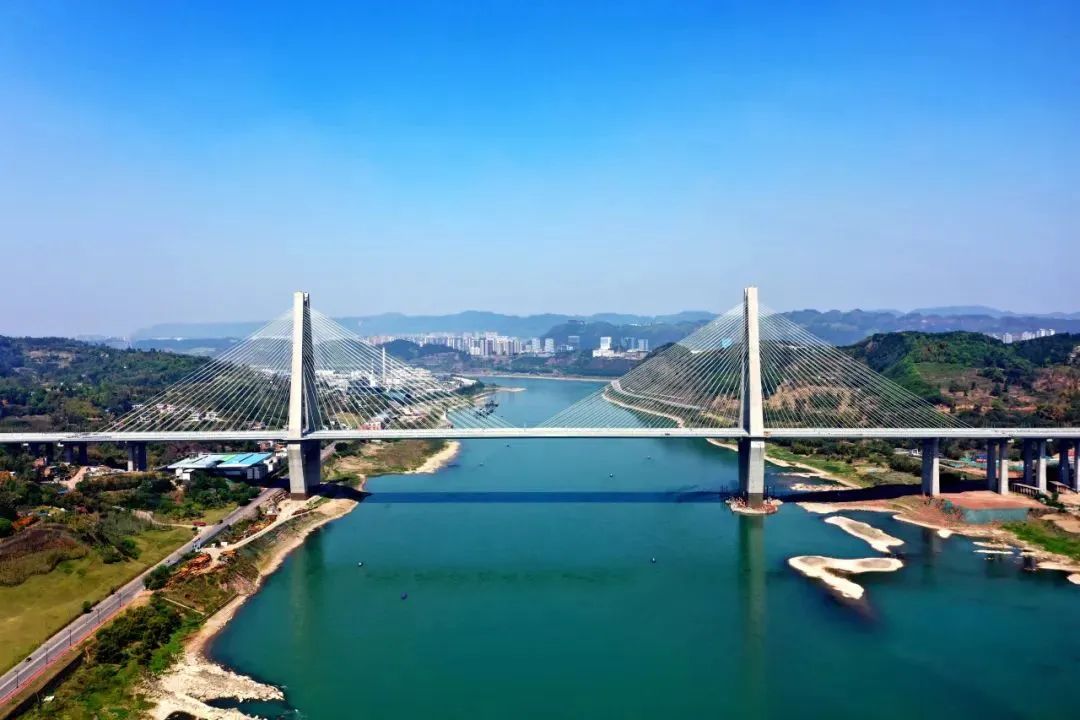 刚刚！试乘动车组到达宜宾站，成宜高铁即将全线开通！-18.jpg