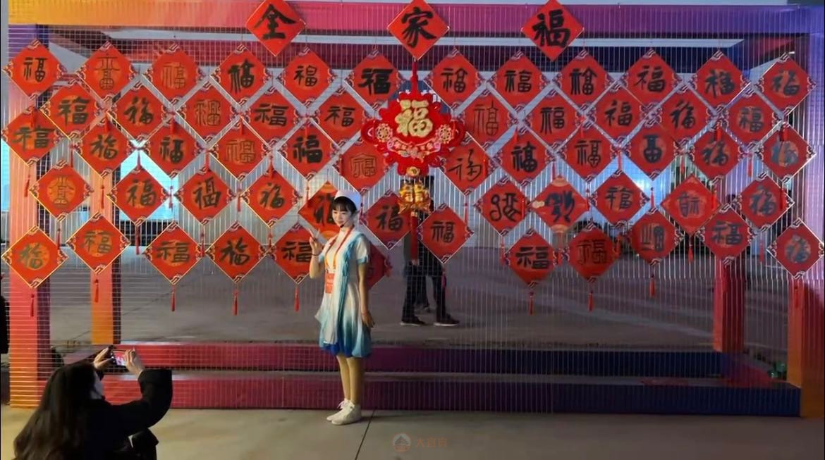 太热闹啦！数万宜宾市民打卡长江公园！-4.jpg