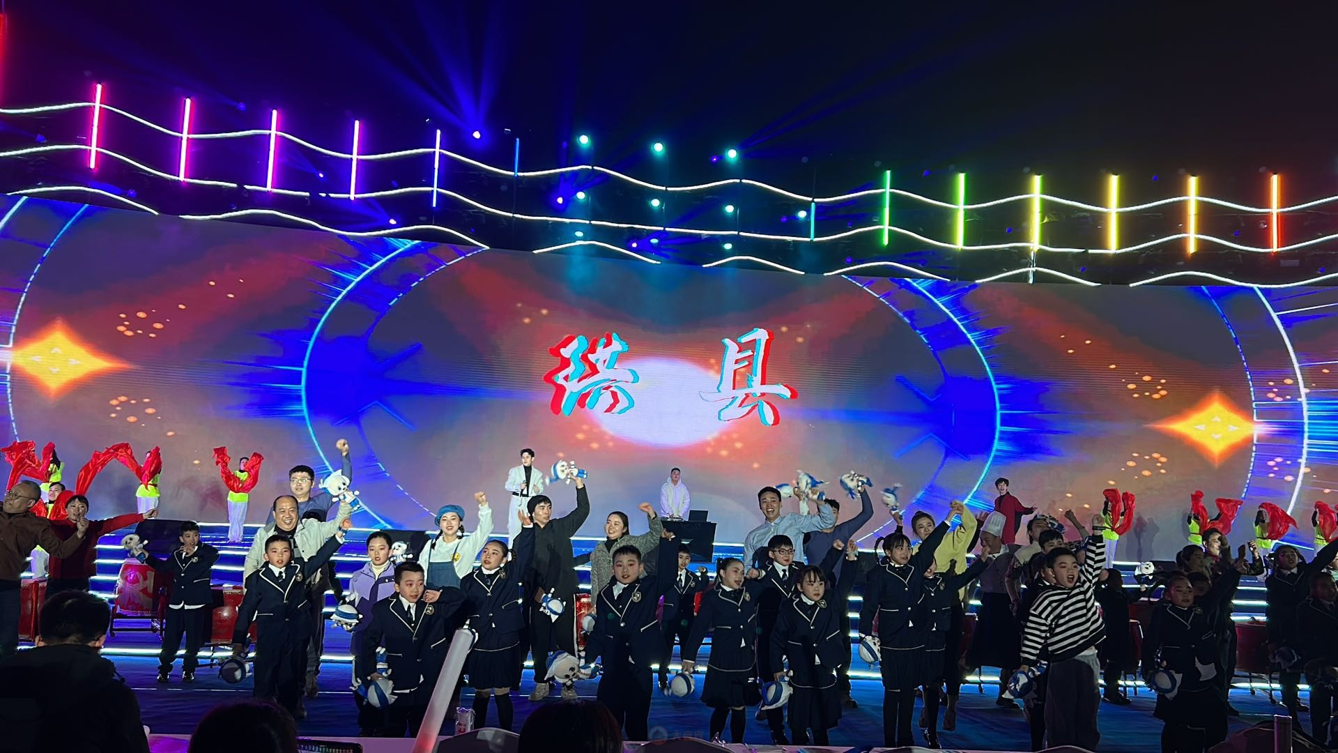 太热闹啦！数万宜宾市民打卡长江公园！-9.jpg