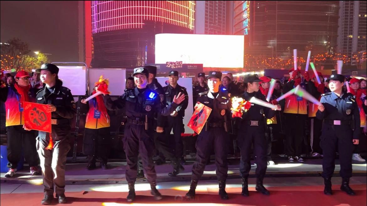 太热闹啦！数万宜宾市民打卡长江公园！-12.jpg