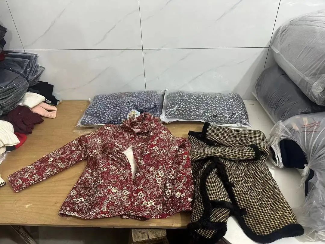 宜宾男子一夜偷600件花棉袄，狂飙重庆！-2.jpg