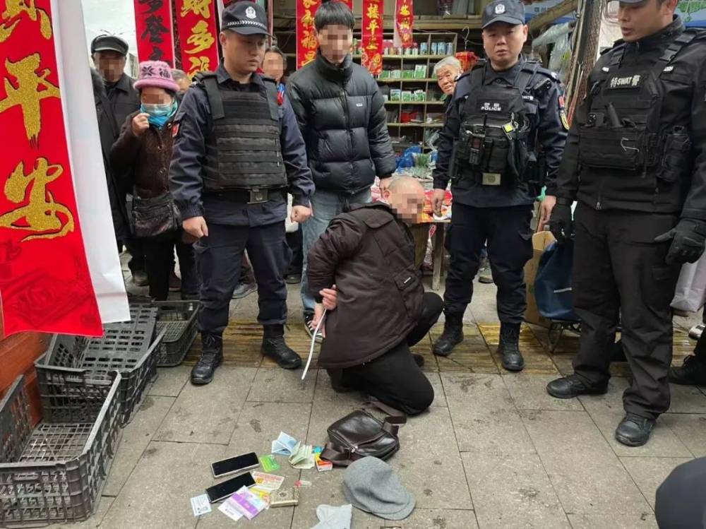 当着警察的面扒窃，宜宾男子王某被逮现场……-1.jpeg
