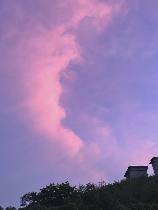 高温+暴雨？最高40℃！宜宾惊现漫天紫色！-4.jpg