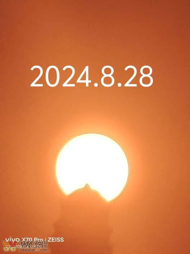 2024.8.28.在客厅里拍到日上白塔巅-2.jpg