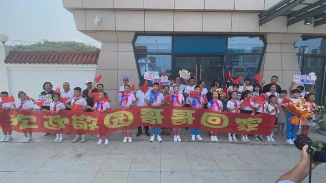 全城的士亮灯！宜宾骄傲！奥运冠军回家了......-7.jpg
