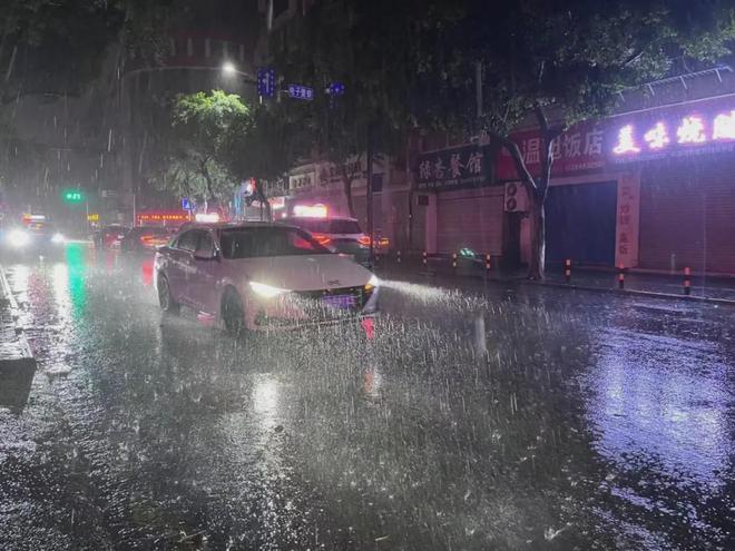电闪雷鸣！朋友圈炸锅了！昨晚，宜宾最大的雨在这里！天气还要……-6.jpg