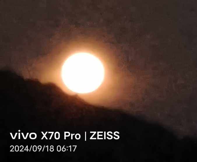2024-09-18 晨月落翠屏山-3.jpg