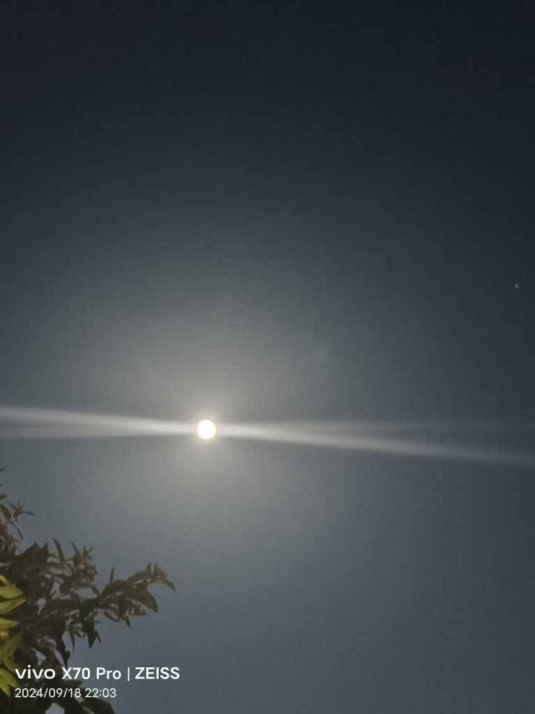 中秋节的第二天月亮还有这么圆-2.jpg