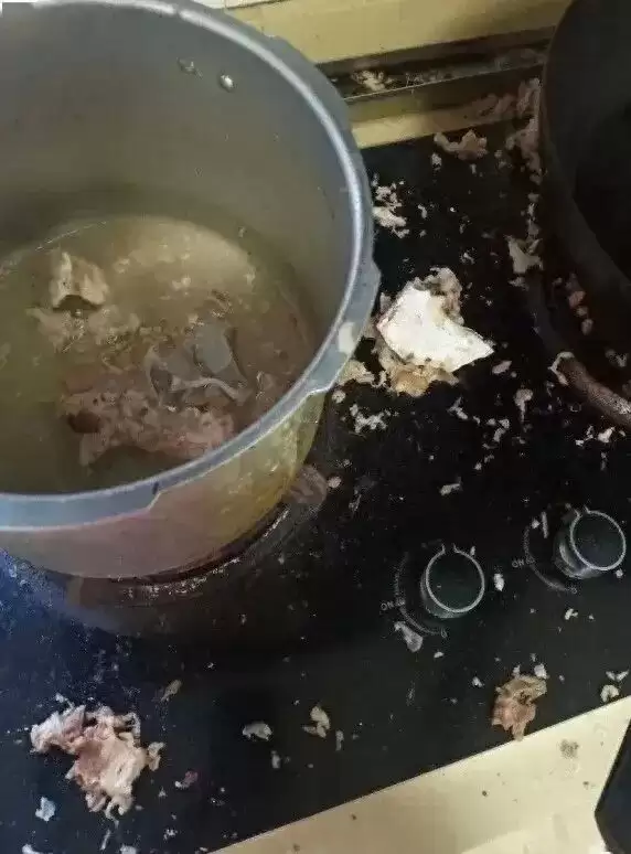 突然炸了！锅盖迎面飞来，女子颅脑重伤被送进EICU……用不对后果很严重
New