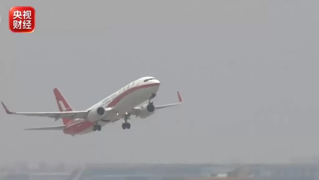 7月上旬暑运购票黄金期 机票预订量破3000万张
New