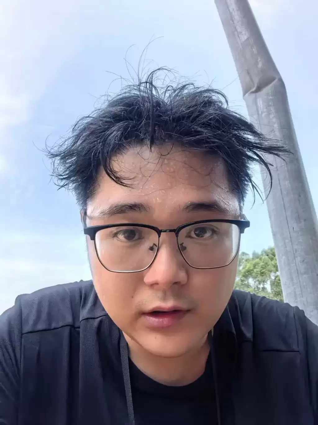 29岁的四川小伙党鑫蕊奔赴广西灾区救援，由于劳累过度导致心功能衰竭不幸离世。
New
