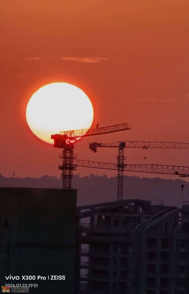 2026.7.22 宜宾城区41.6°C的一组落日
