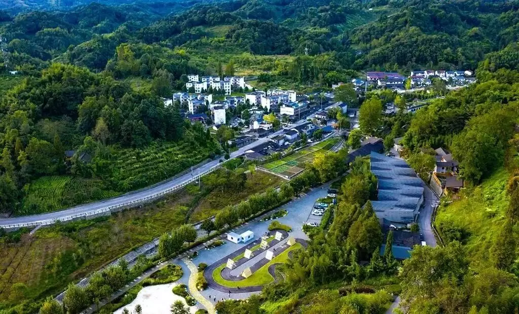 3条路→3个园，成都彭州桂花镇这样“重构”乡村！
New