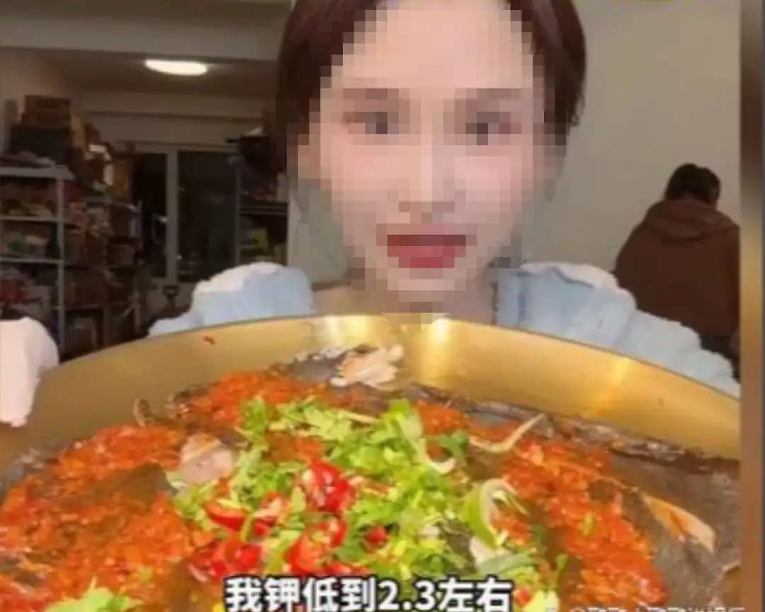 百万粉丝吃播女网红离世：当暴食和痛苦被围观
New